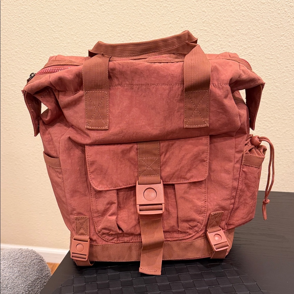 Tommy Bahama Dark Dusty Pink
Terracotta Convertible Backpack Laptop
Bag - Picture 12 of 12